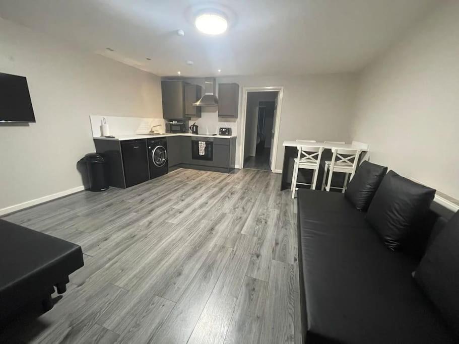 ليفربول Hosted By Ryan - 2 Bedroom Apartment المظهر الخارجي الصورة